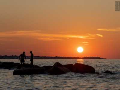 La conformazione della costa di San Cataldo (di fatto una penisola) ci ha infatti permesso di �sporgerci� sull�acqua...